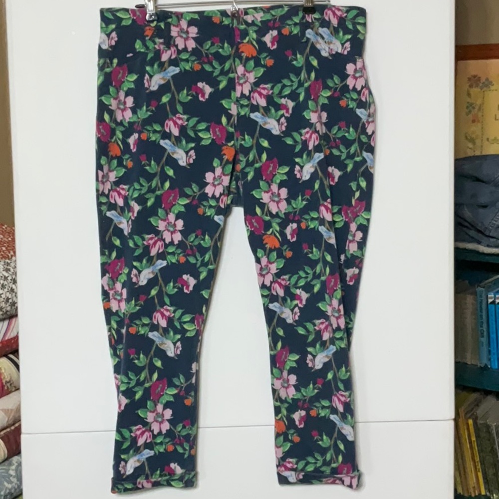 Time & Tru floral Capis